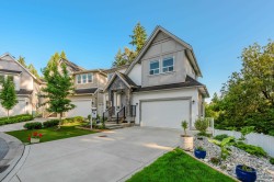 11158 243b Street  Maple Ridge, BC V2W 1H5