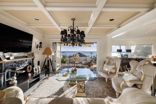 2198 Rosebery Avenue, West Vancouver, BC 