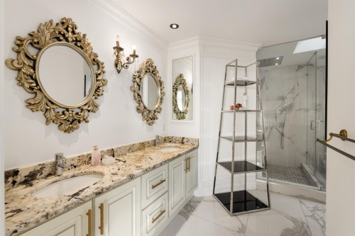 2198 Rosebery Avenue, West Vancouver, BC 