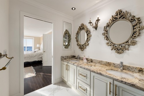 2198 Rosebery Avenue, West Vancouver, BC 