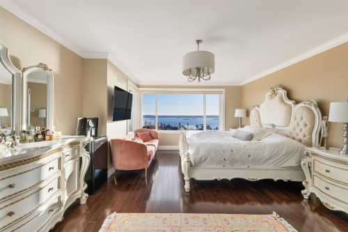 2198 Rosebery Avenue, West Vancouver, BC 