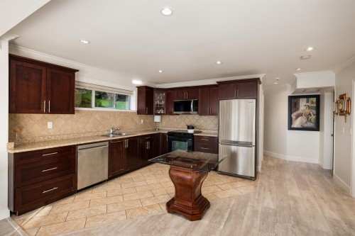 2198 Rosebery Avenue, West Vancouver, BC 