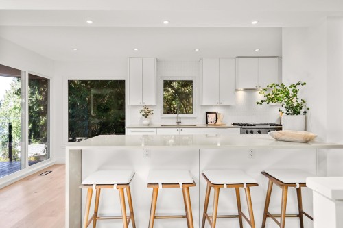 5061 Bear Lane, West Vancouver, BC 