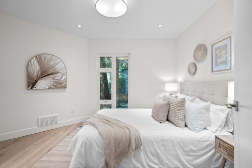 5061 Bear Lane, West Vancouver, BC 