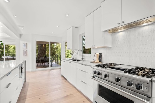 5061 Bear Lane, West Vancouver, BC 