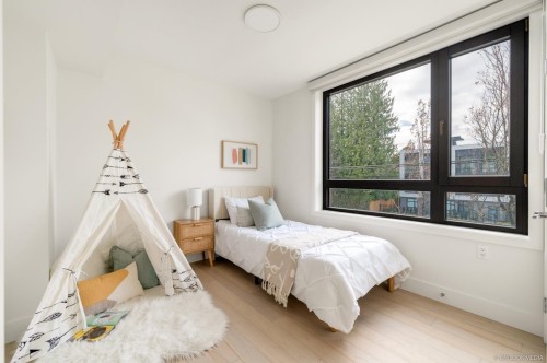 6322 Oak Street, Vancouver, BC 