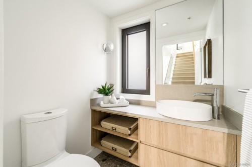 6322 Oak Street, Vancouver, BC 