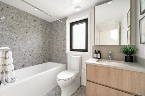 6322 Oak Street, Vancouver, BC 