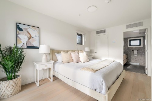 6322 Oak Street, Vancouver, BC 