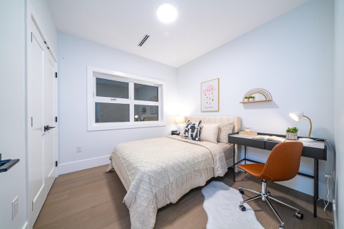 2735 8Th Avenue W, Vancouver, BC 