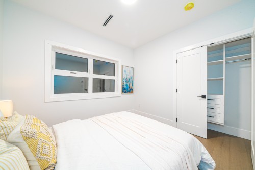 2735 8Th Avenue W, Vancouver, BC 