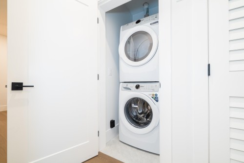 2735 8Th Avenue W, Vancouver, BC 