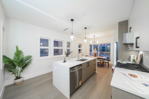 2735 8Th Avenue W, Vancouver, BC 