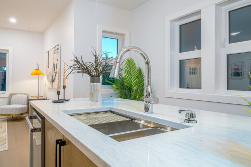 2735 8Th Avenue W, Vancouver, BC 