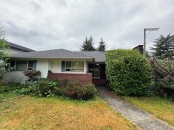 1490 Mathers Avenue  West Vancouver, BC V7T 2G7