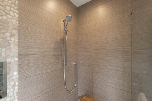 1095 Keith Road W, North Vancouver, BC 