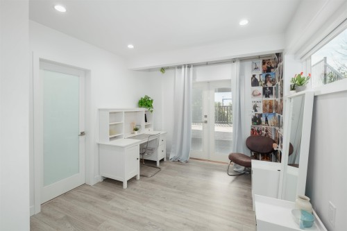 1095 Keith Road W, North Vancouver, BC 