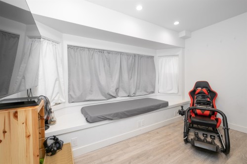 1095 Keith Road W, North Vancouver, BC 