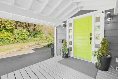 1095 Keith Road W, North Vancouver, BC 