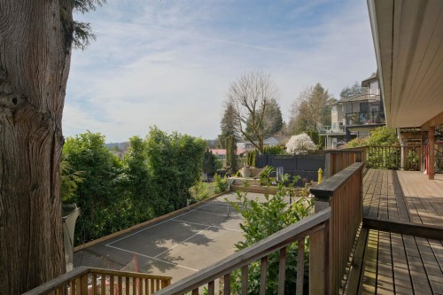 1095 Keith Road W, North Vancouver, BC 