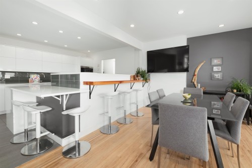 1095 Keith Road W, North Vancouver, BC 