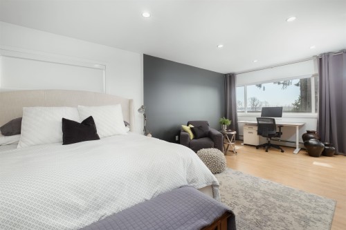 1095 Keith Road W, North Vancouver, BC 