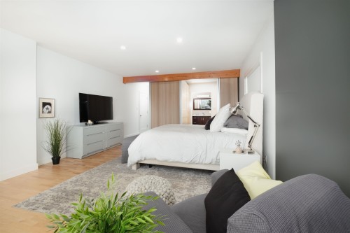 1095 Keith Road W, North Vancouver, BC 