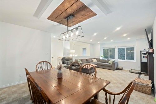 27111 122 Avenue, Maple Ridge, BC 