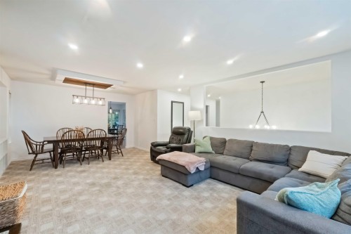 27111 122 Avenue, Maple Ridge, BC 