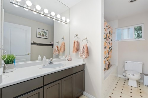 27111 122 Avenue, Maple Ridge, BC 