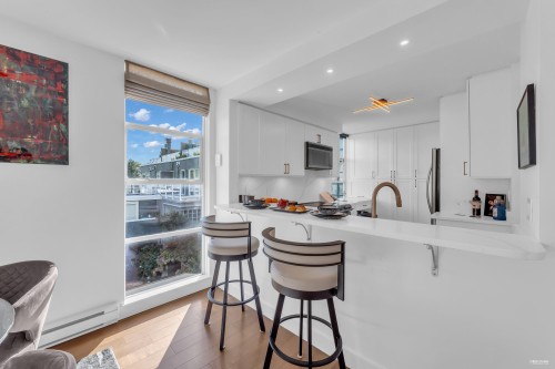 2243 Oak Street, Vancouver, BC 