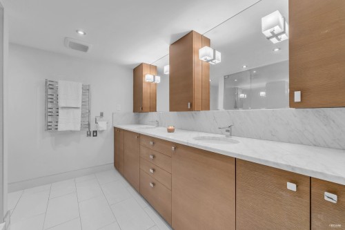 2243 Oak Street, Vancouver, BC 