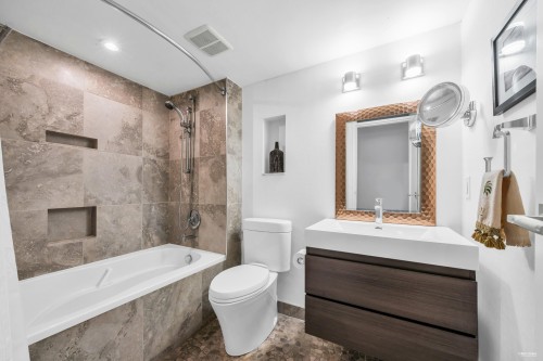 2243 Oak Street, Vancouver, BC 