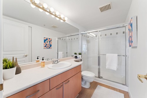 601-108 14Th Street E, North Vancouver, BC 