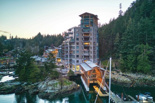 201-6707 Nelson Avenue  West Vancouver, BC V7W 0A4