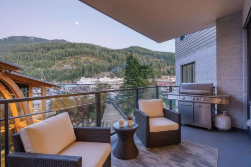 201-6707 Nelson Avenue, West Vancouver, BC 