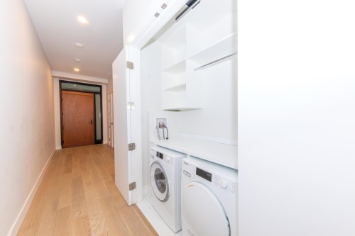 201-6707 Nelson Avenue, West Vancouver, BC 