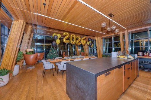 201-6707 Nelson Avenue, West Vancouver, BC 