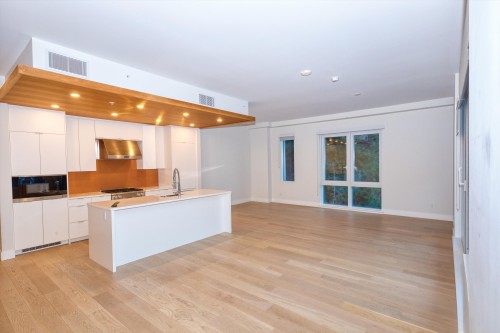 201-6707 Nelson Avenue, West Vancouver, BC 