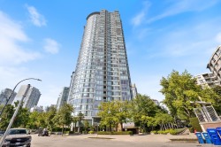 2806-1033 Marinaside  Vancouver, BC V6Z 3A3