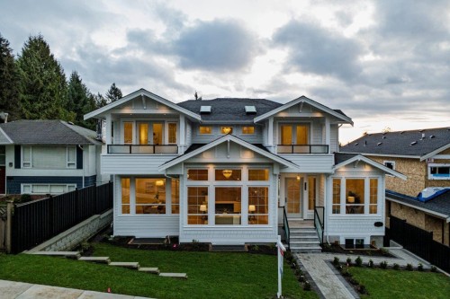 361 22Nd Street E, North Vancouver, BC 