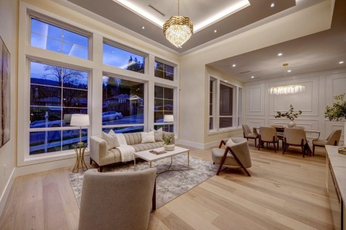 361 22Nd Street E, North Vancouver, BC 