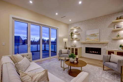 361 22Nd Street E, North Vancouver, BC 