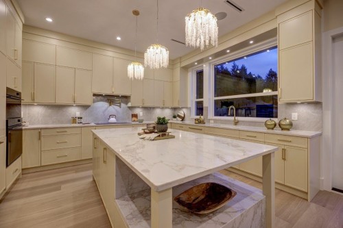 361 22Nd Street E, North Vancouver, BC 