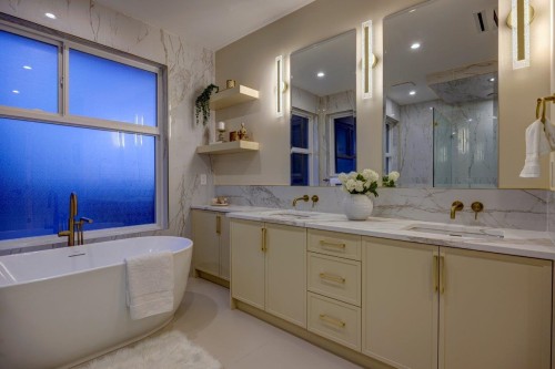 361 22Nd Street E, North Vancouver, BC 