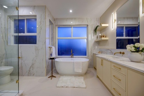 361 22Nd Street E, North Vancouver, BC 