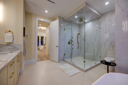 361 22Nd Street E, North Vancouver, BC 