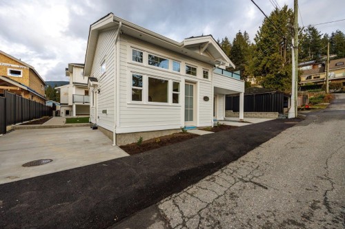 361 22Nd Street E, North Vancouver, BC 