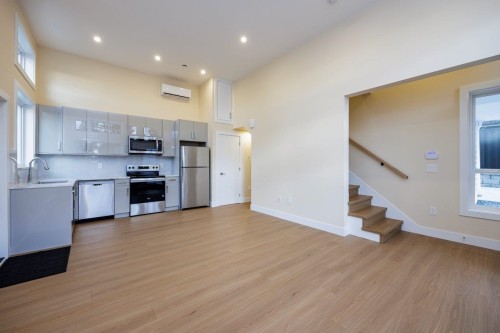 361 22Nd Street E, North Vancouver, BC 