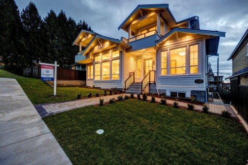 361 22Nd Street E, North Vancouver, BC 